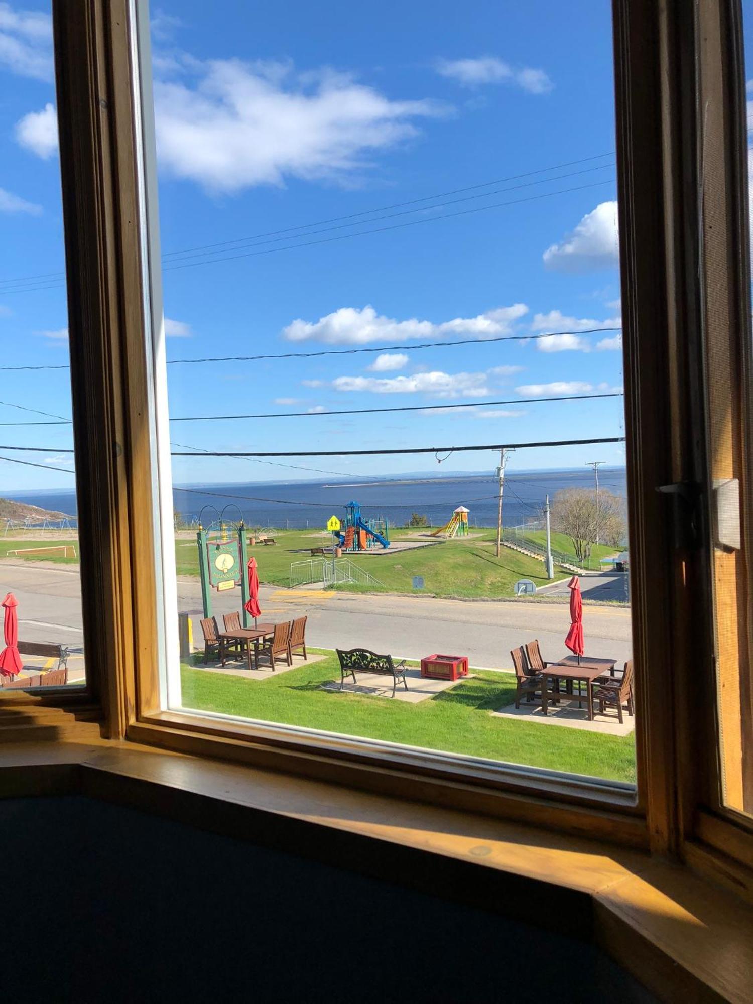 Hotel Le Pionnier Tadoussac Exterior foto