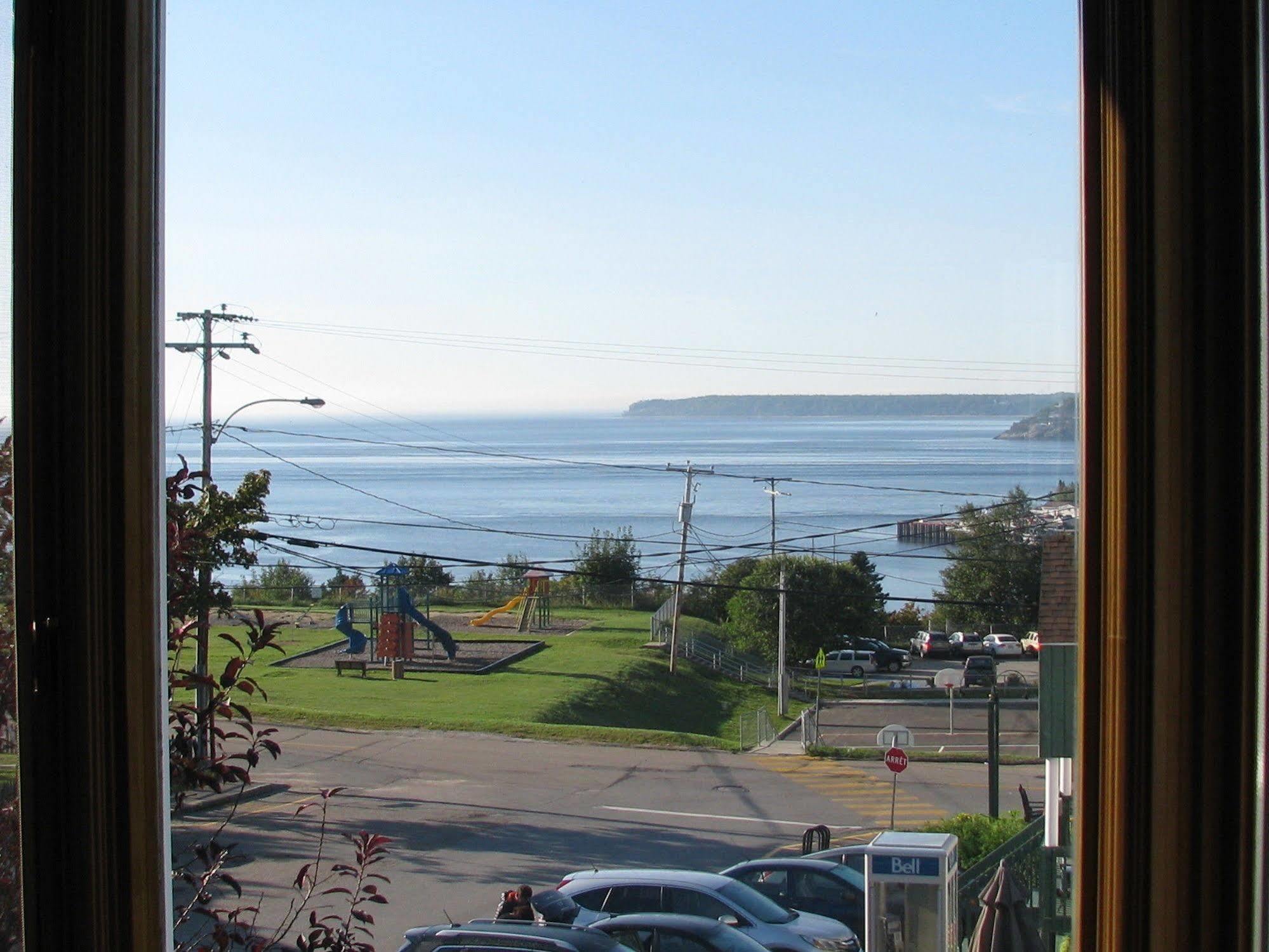 Hotel Le Pionnier Tadoussac Exterior foto