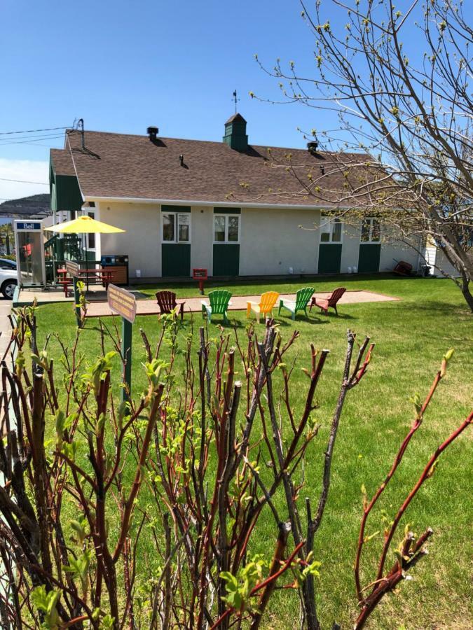 Hotel Le Pionnier Tadoussac Exterior foto